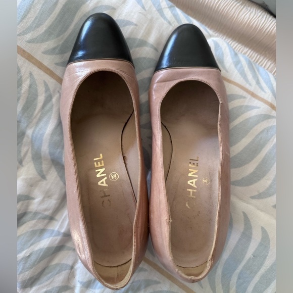 Preloved condition Chanel classic pumps. Sz38 - Picture 3 of 6